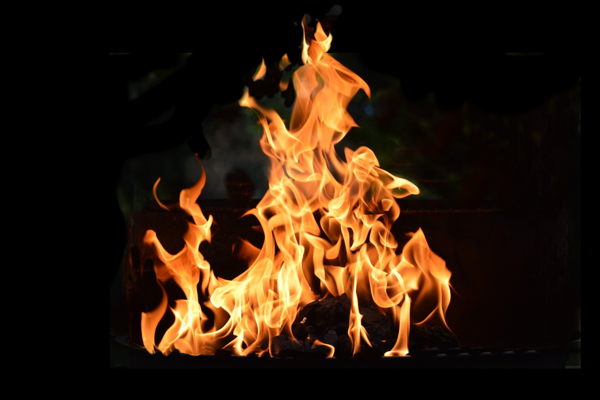 高温環境で使える耐熱カメラのレンタル。 耐熱性能は100℃、200℃、400℃から選択